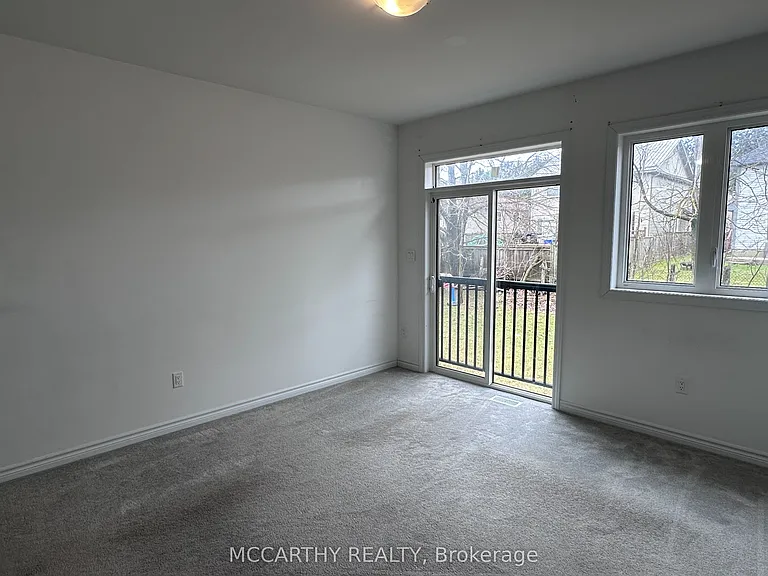 231 Ridley Cres — Photo 6