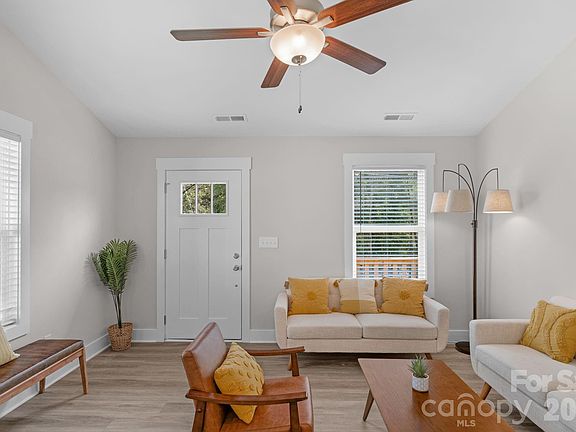 4th image of 953 Hardin Dr