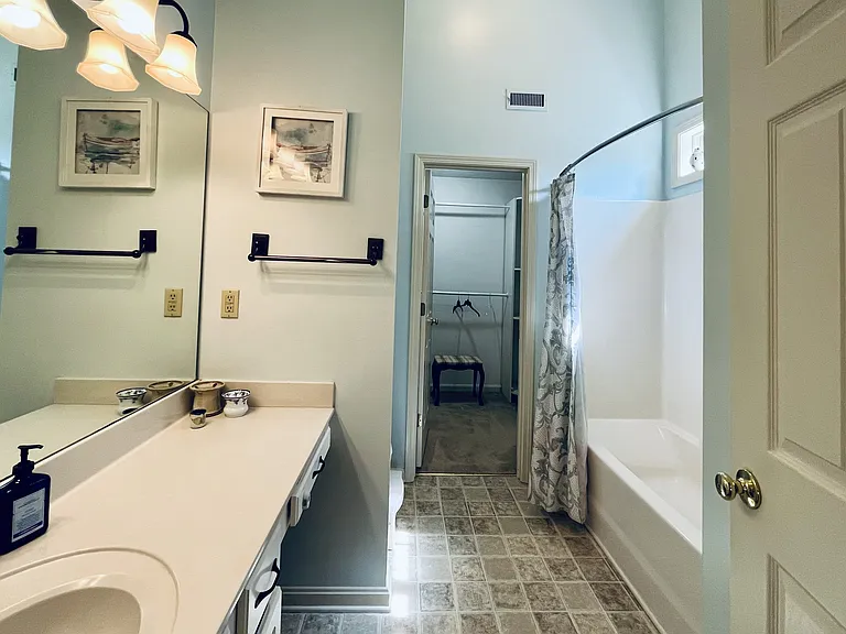 5715 Waveland Cir — Photo 9