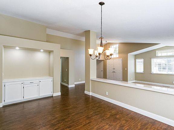 5th image of 2212 Colonial Ct