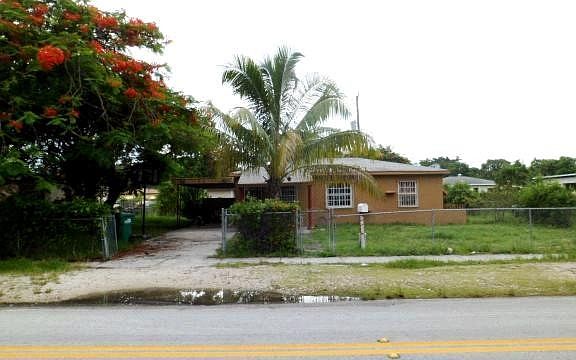 2nd image of 2341 E Golf Dr