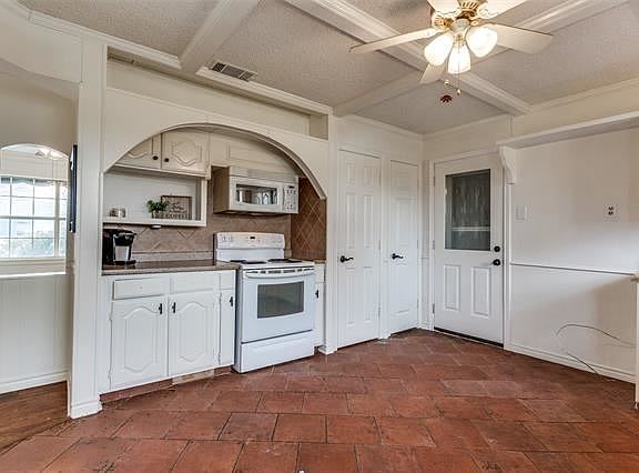3rd image of 4017 Timberline Dr