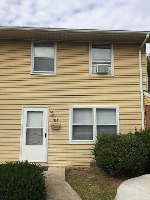 1st image of 900 Colonial Vlg #902