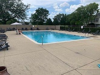5th image of 42 S Golfview Ct