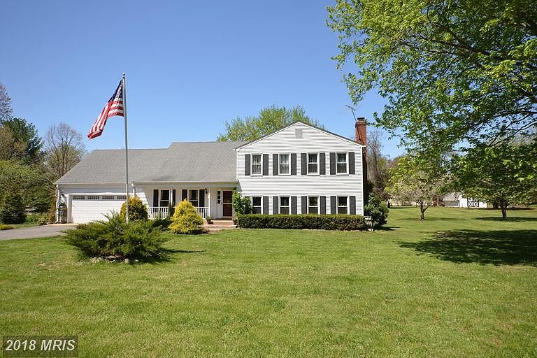 Beautiful Split Level with Front Porch