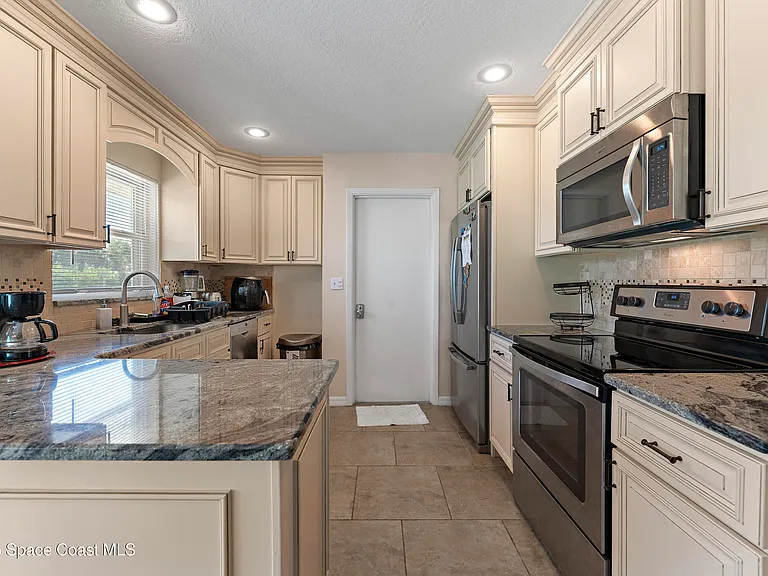 116 Royal Palm Ave — Photo 6