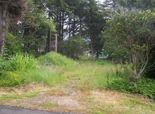 492 4th St, Yachats, OR 97498