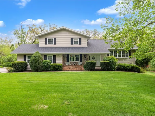 800 Oak Ln, Muscatine, IA 52761
