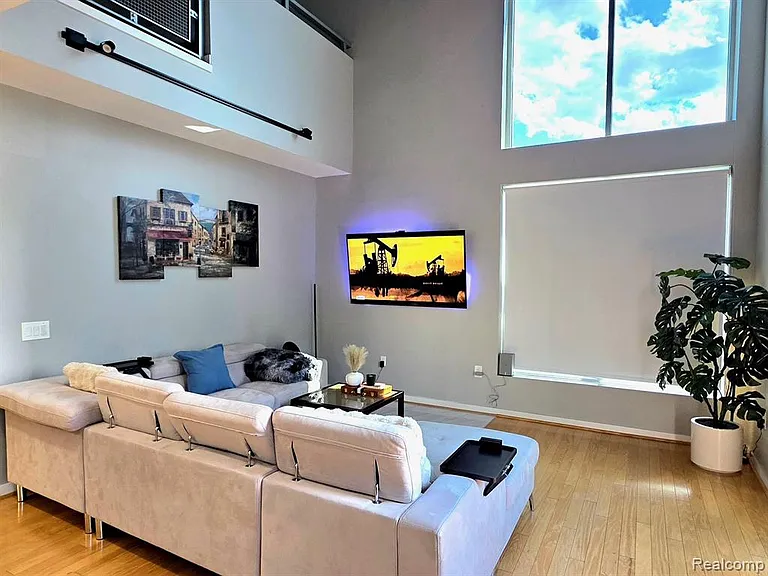 614 S Troy St #205 — Photo 15
