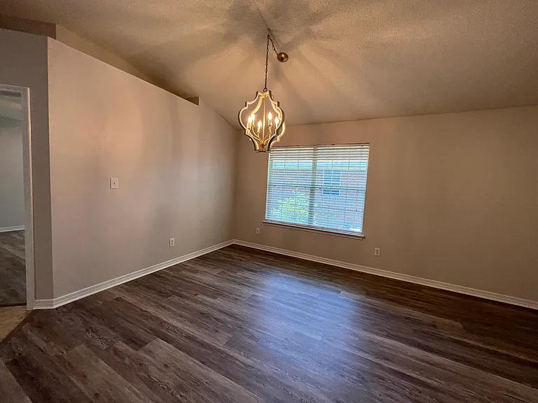 154 Cypress Ln — Photo 4