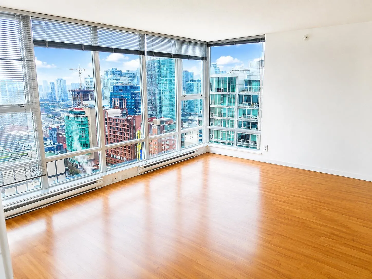 2 bed, 940 sqft, $3,980 — Photo 2