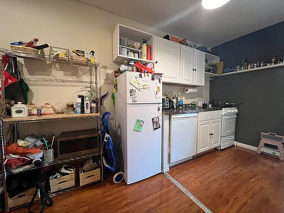 2nd image of 701 Sackett St APT 2L