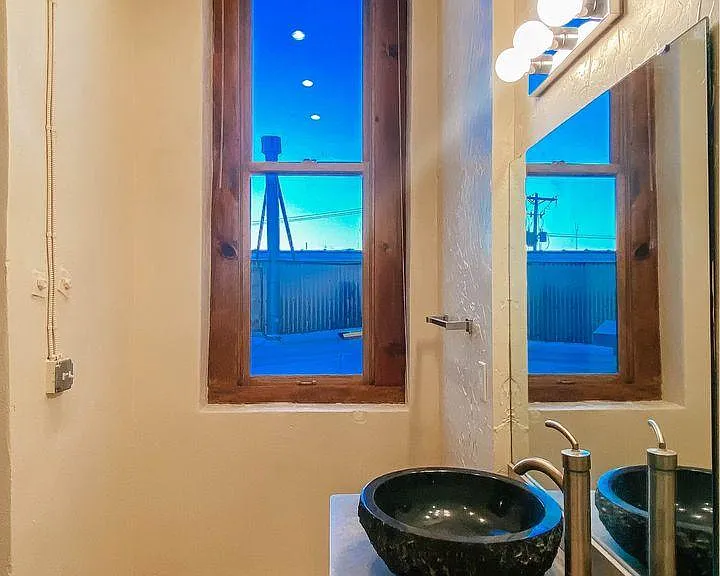 209 W McDaniel St #207 — Photo 5
