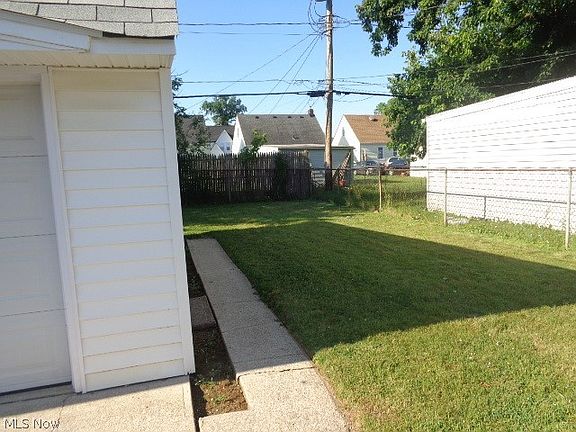 5th image of 3107 Russell Ave