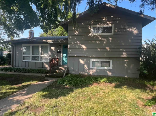 208 Division St, Jefferson, SD 57038