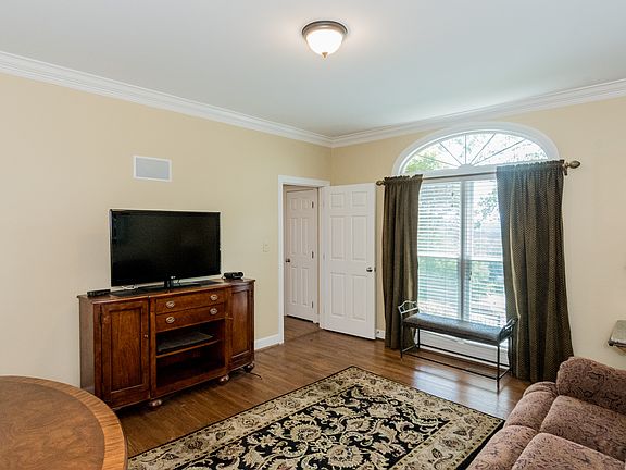 Bedroom 1-Window with Arch