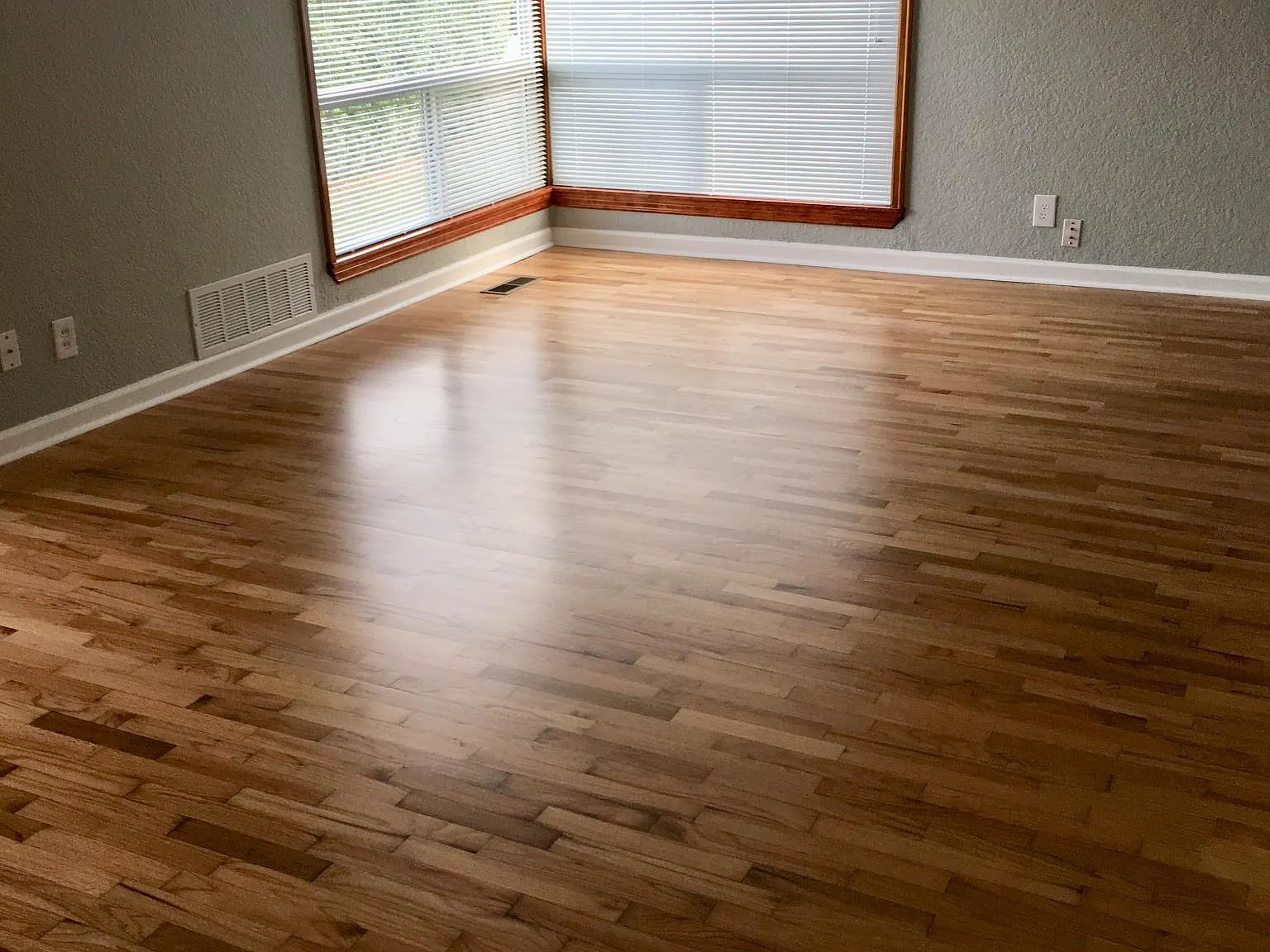 138 N Cambrian Ave — Photo 2
