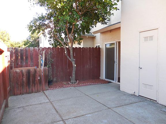 3rd image of 393 Eldridge Ave