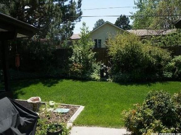 3rd image of 1598 E Deauville Ave