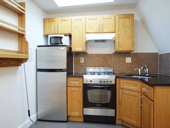 4th image of 1133 Dean St APT 5