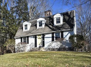 1086 Sperry Rd, Cheshire, CT 06410