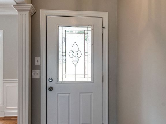 4th image of 3909 Henricks Hill Dr