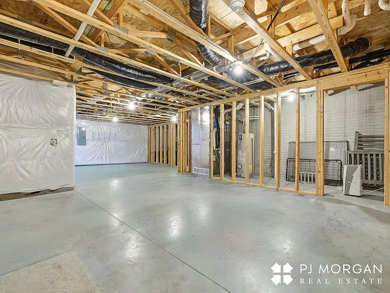 5109 N 209th St — Photo 33