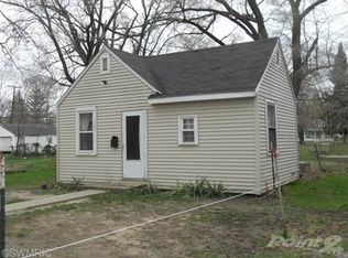 1065 Bishop Ave, Benton Harbor, MI 49022