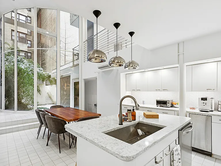 22 E 81st St #1 — Photo 3