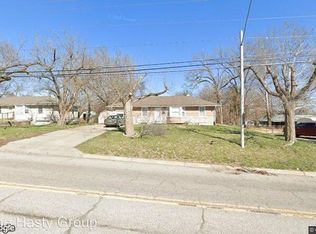 10211 Hillcrest Rd, Kansas City, MO 64134