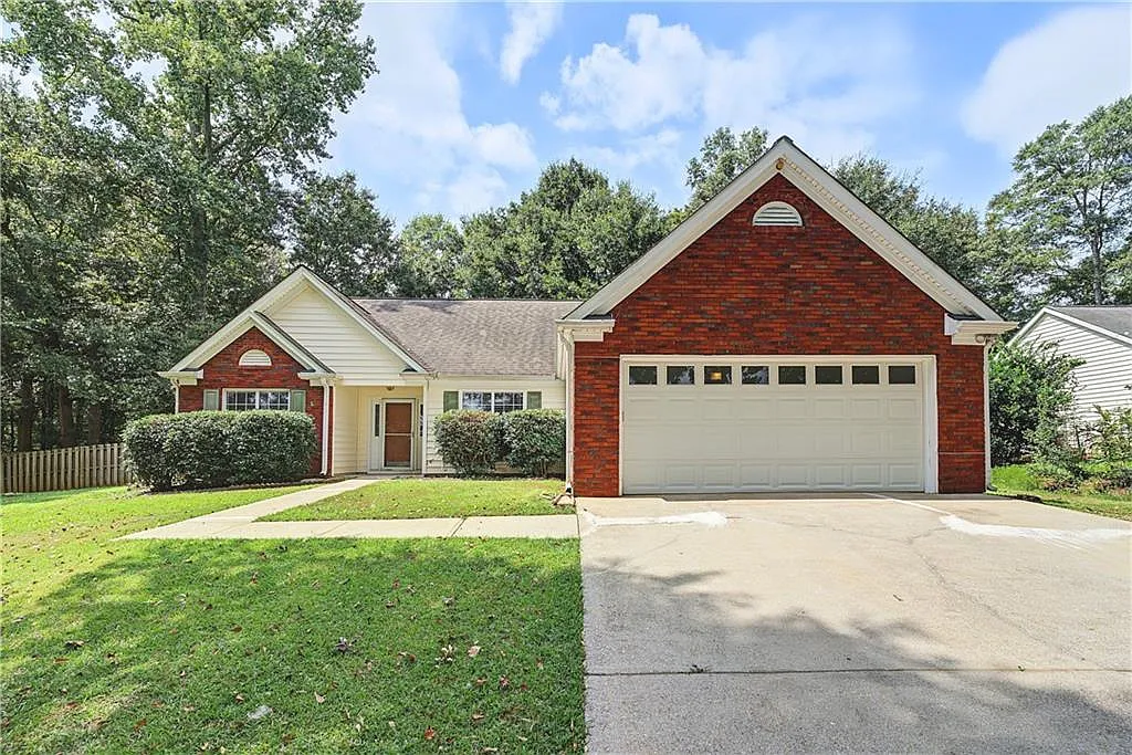 3 bed, 2.0 bath, 1763 sqft, $2,000 — Photo 1