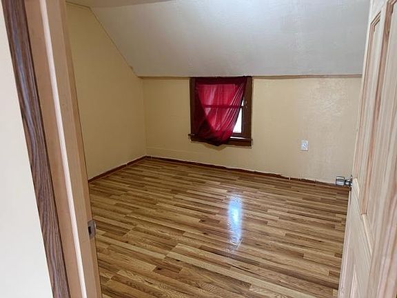 5th image of 386 Sherman St #2