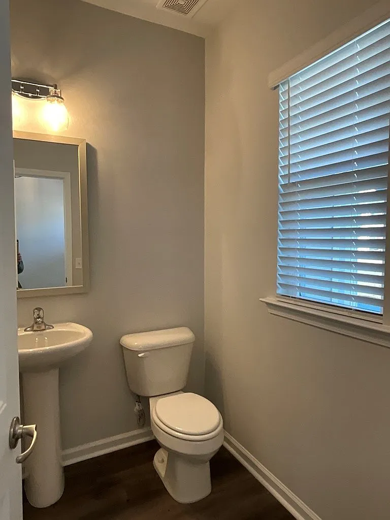 4 bed, 2.5 bath, 1928 sqft, $2,250 — Photo 4