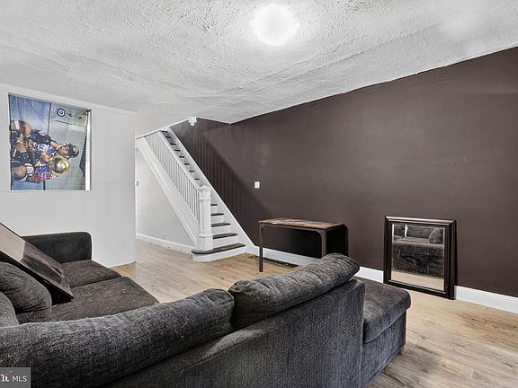 5th image of 560 Coates St