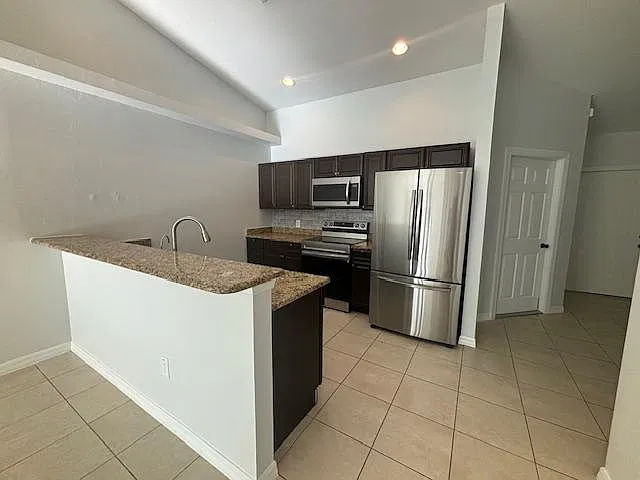 3 bed, 1214 sqft, $1,800 — Photo 2
