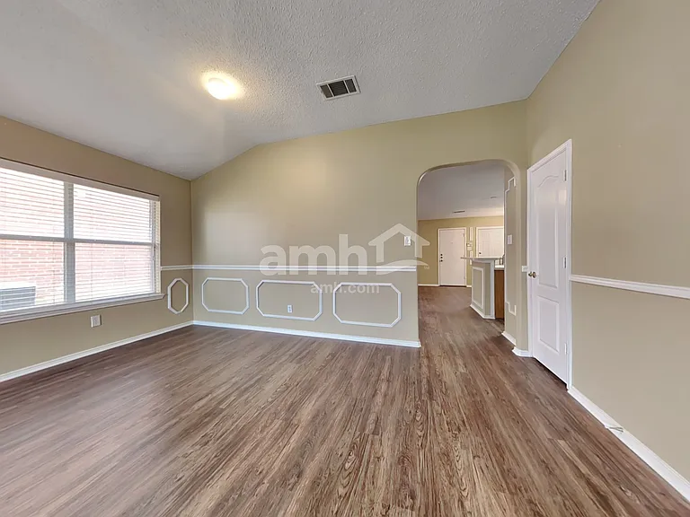 605 Woodlands Mnr — Photo 9