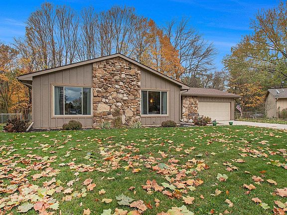 3rd image of 5223 Monticello Ct