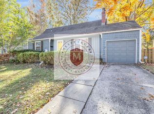 4307 Oxford Rd, Prairie Village, KS 66208