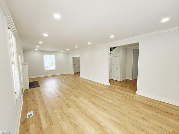 5th image of 245 Broad St