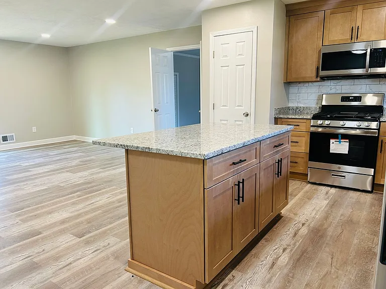 6165 Radford Dr — Photo 8