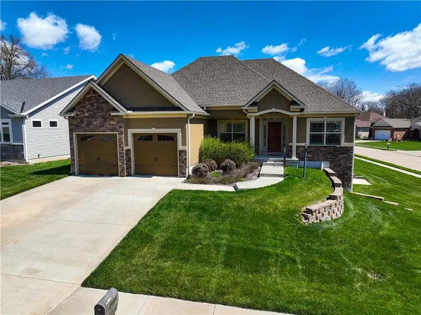 2601 Ashmat Ln, Saint Joseph, MO 64506