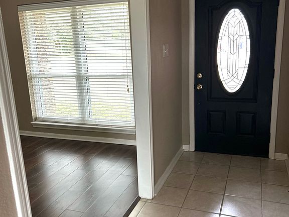 2nd image of 101 Honeysuckle St