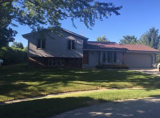 14390 W Nettesheim Ln, New Berlin, WI 53151