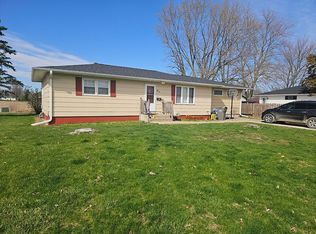 811 W Jackson St, Abingdon, IL 61410