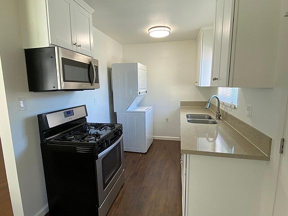 5th image of 2410 1/2 Montrose Ave