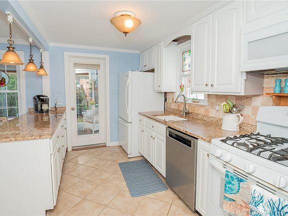 3rd image of 519 Mount Vernon Dr