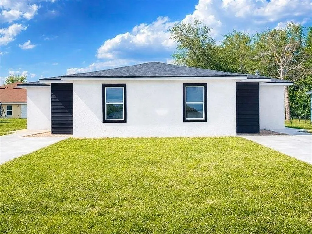 3 bed, 2.0 bath, 1005 sqft, $1,597 — Photo 1