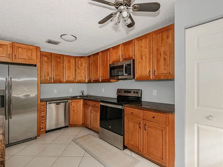 161 Meadows Dr #161 — Photo 1