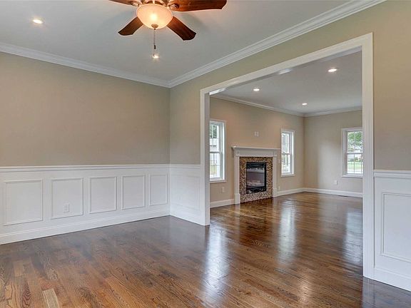 2nd image of 619 Forest Ave