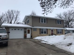 3 Sunnyslope Rd, Morris, MN 56267